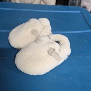 GAP Cream Fleece Baby Booties